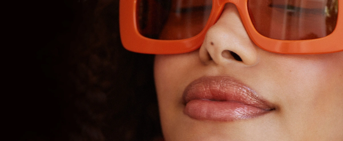 hero - bruine - lippen - lipgloss - beauty - zonnebril - kee & kee