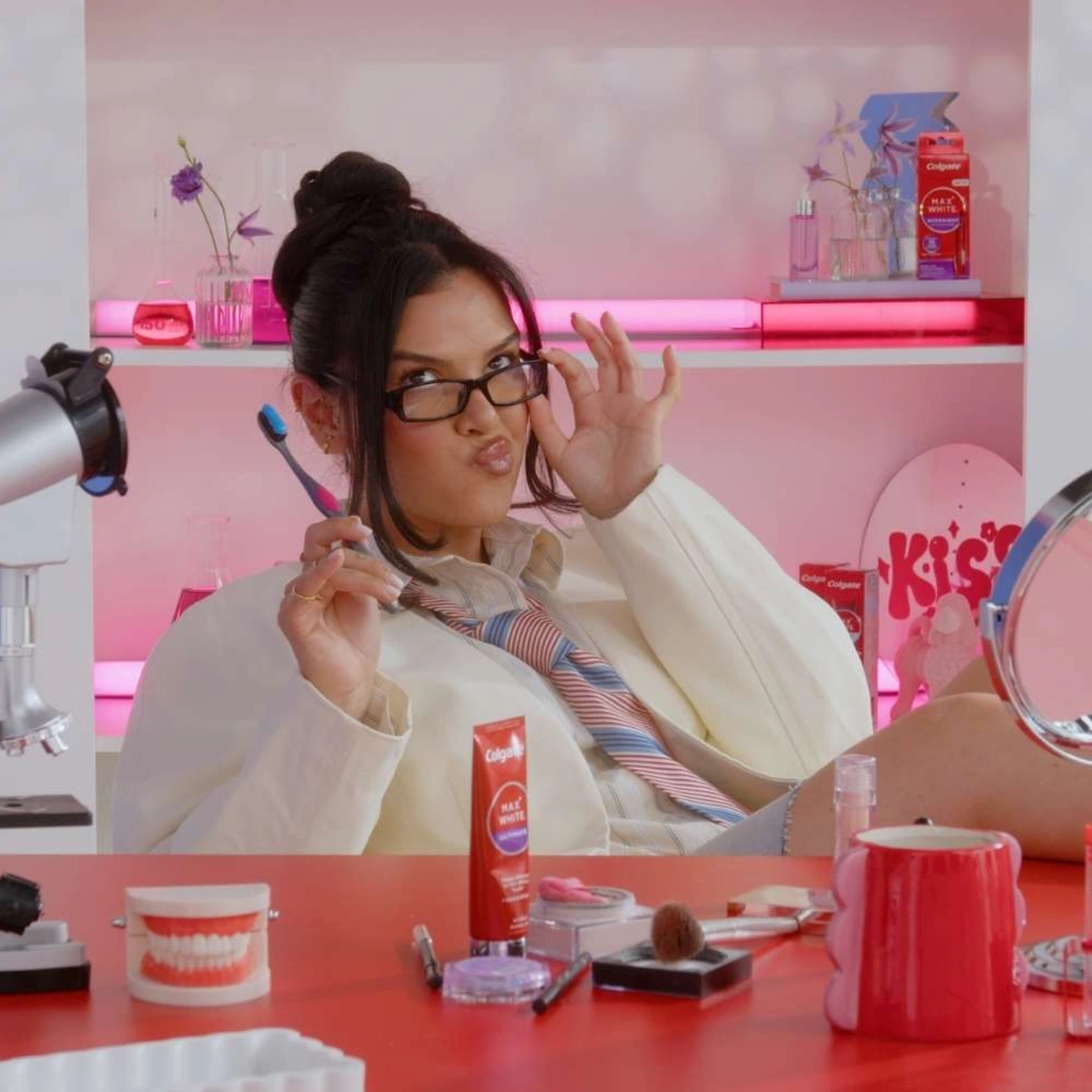 Direct wittere tanden voor een feestje? Zo doet Coco Centeno dat