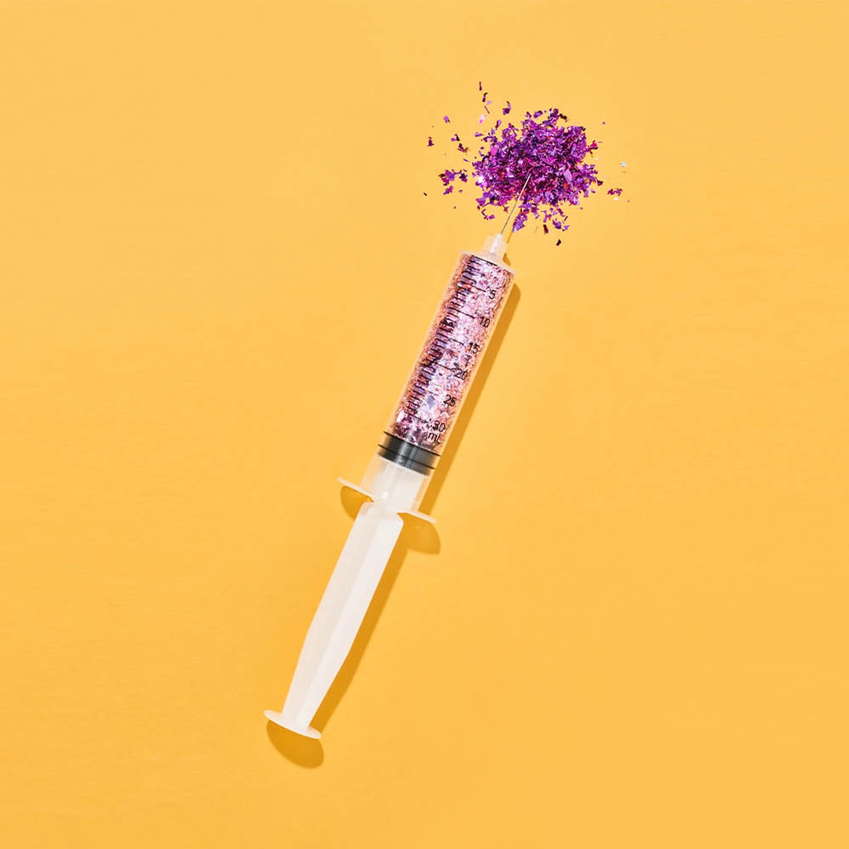 08 2024 - Confetti - glitter - prik - naald - botox- injectie - fillers- B&M verhaal 1 Psyche - Fotograaf Tom ten Seldam - header