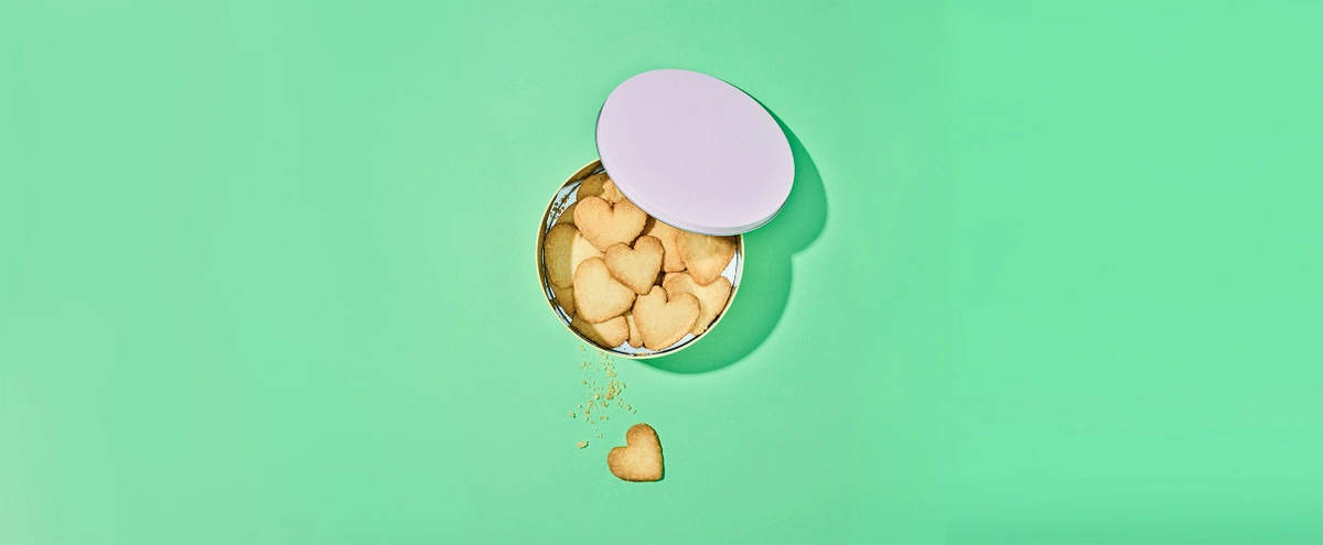 09-stills-kleineacties-coverstory-koekjes-hartjes-liefde-koektrommel-vreemdgaan-FOTOGRAFIE Tom Ten Seldam - Header