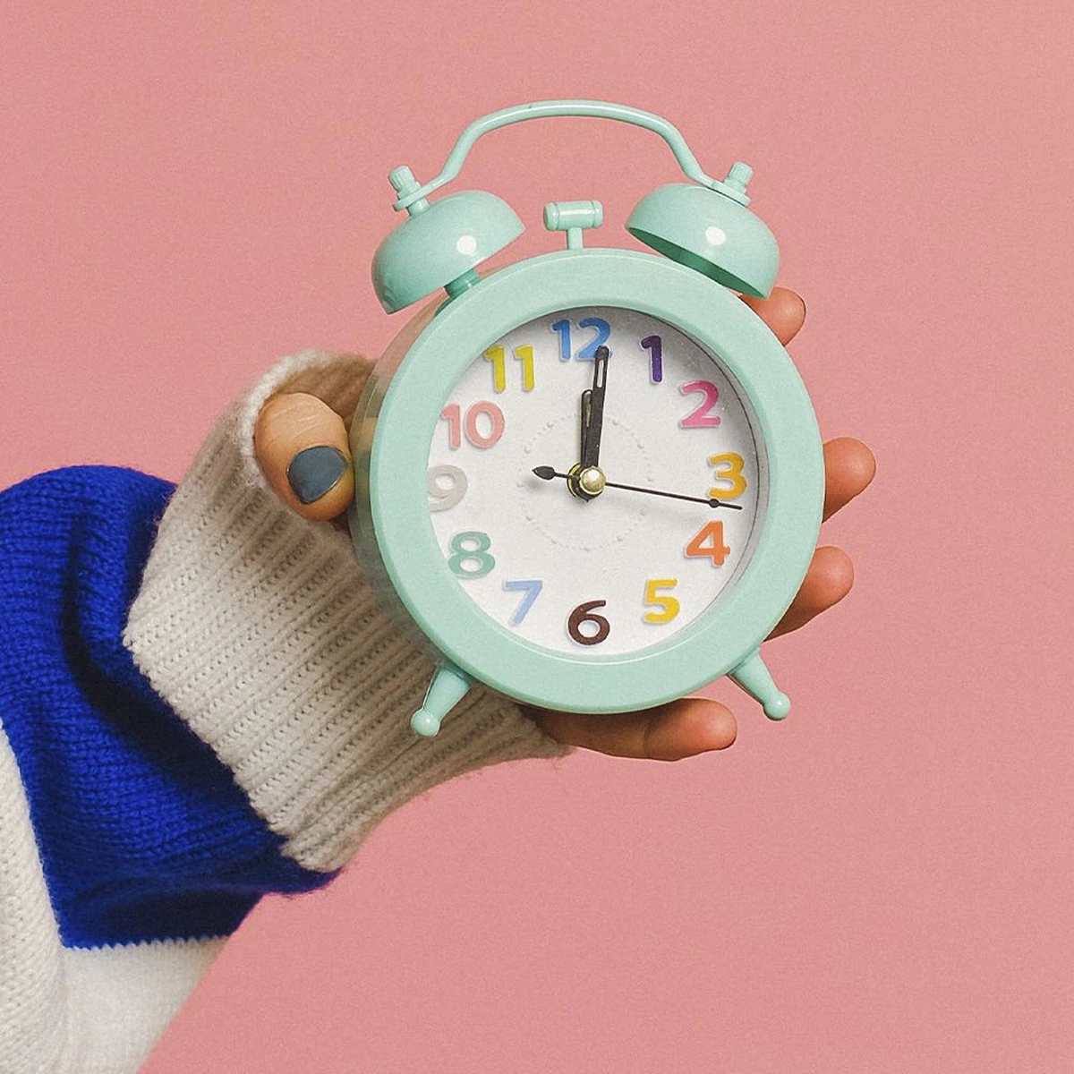 header wekker - klok - pexels anna-shvets