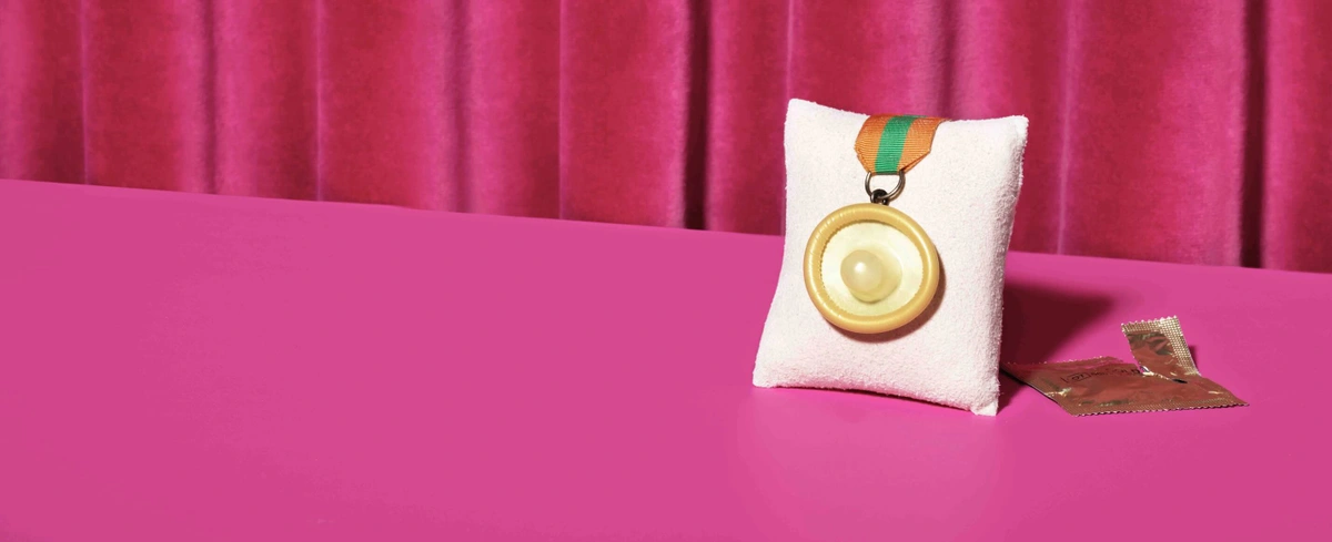 Tindertrauma - header - medaille - condoom - Frank Brandwijk