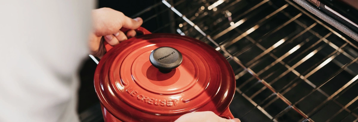 Header - oven - pan - koken - keuken - le creuset - Unsplash