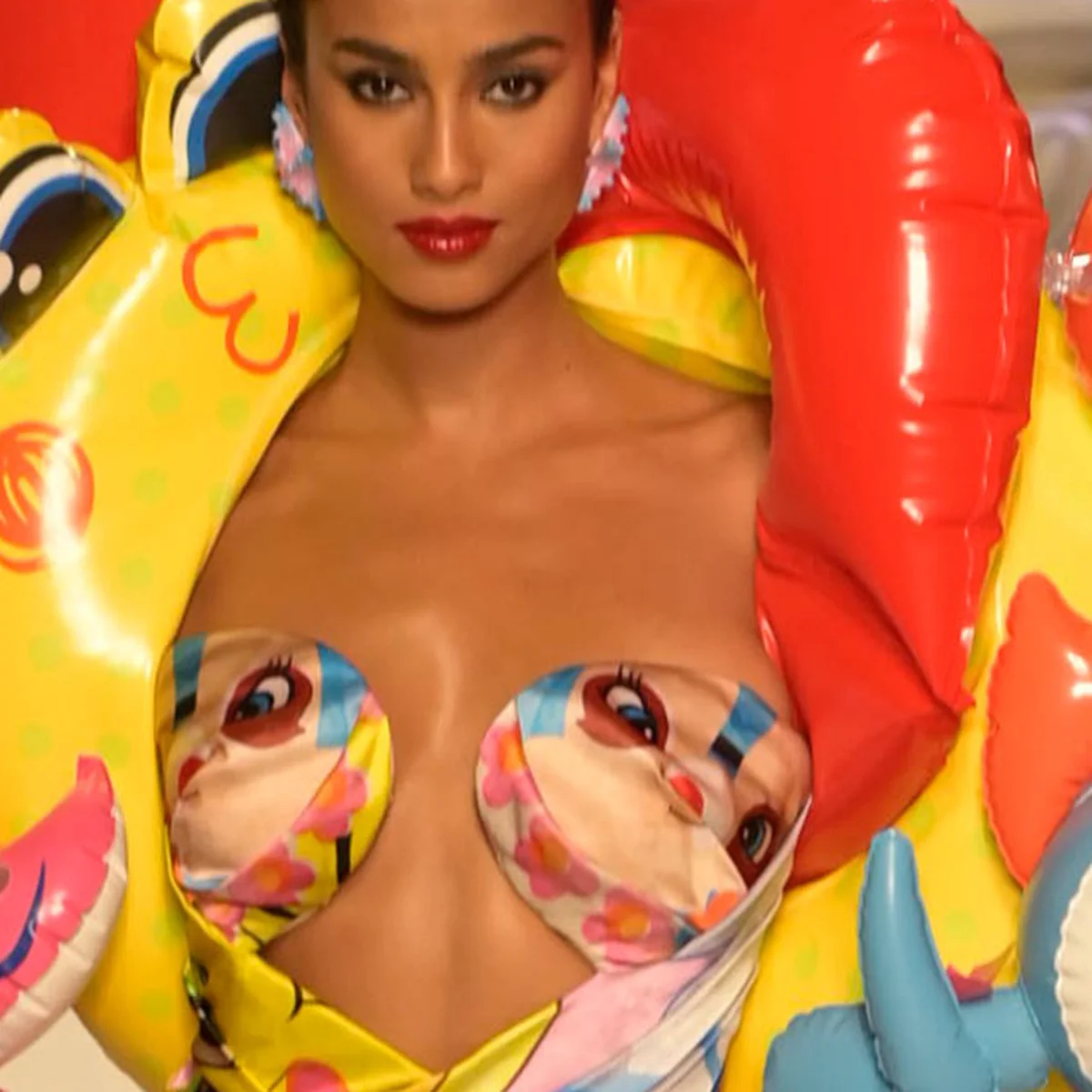 Header - Bizarre Fashion Week Looks - Bruno Press