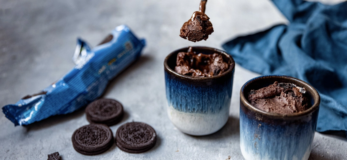 Header - oreo mug cakes - chickslovefood - oreo cake