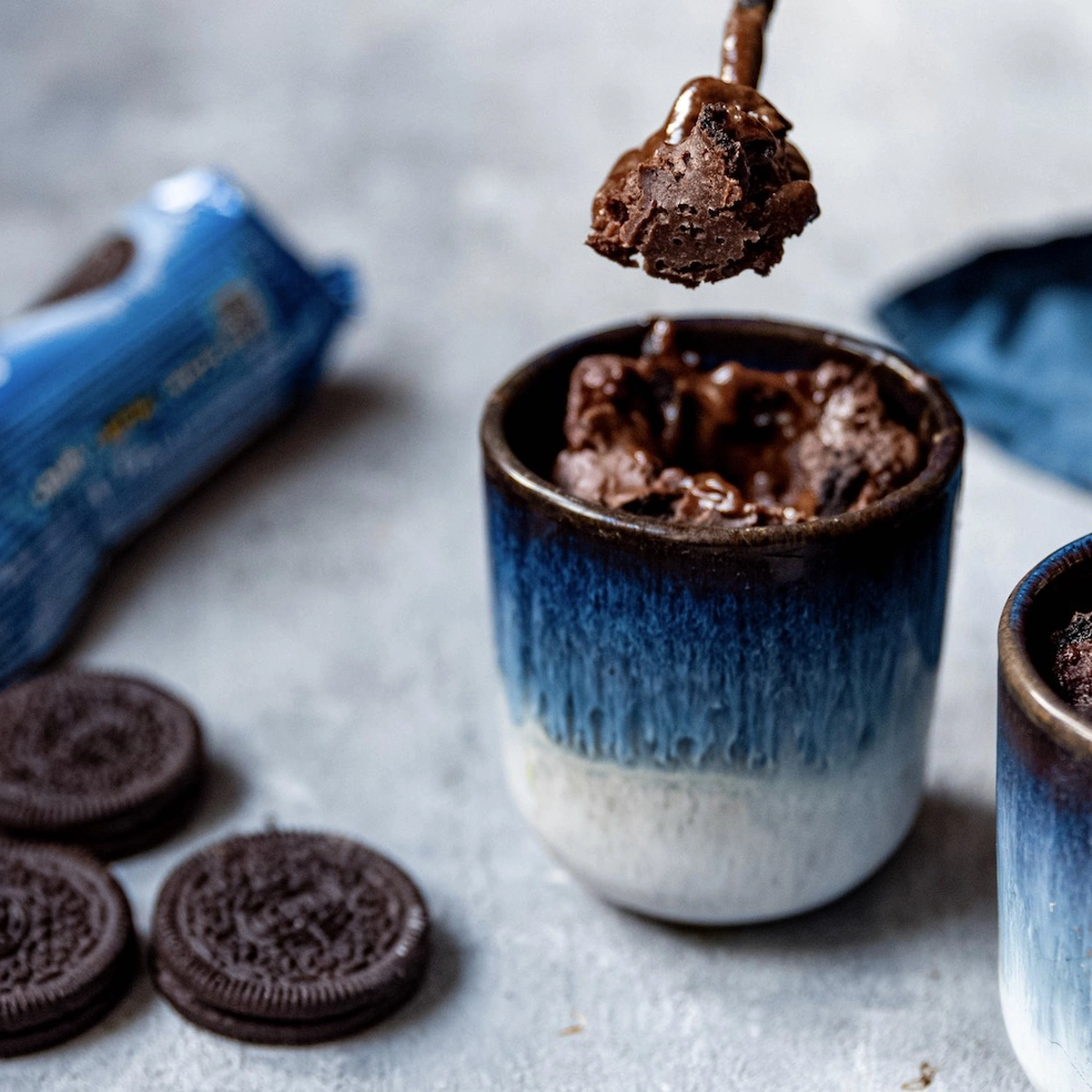 Header - oreo mug cakes - chickslovefood - oreo cake