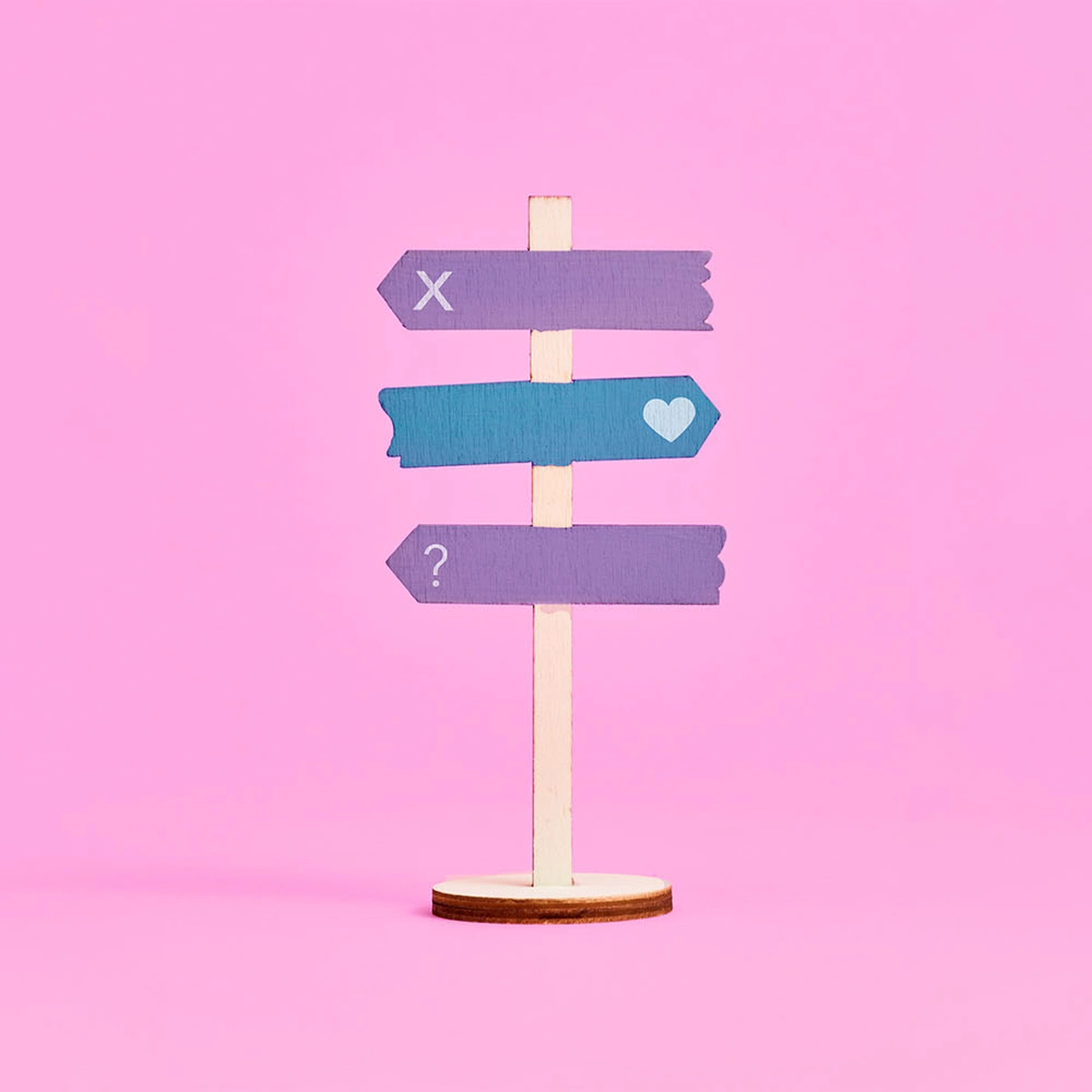 2025- 01- B&M Psyche - Fotografie Tom ten Seldam- Styling Cheri van Rijn - bordjes - wegwijzen - roze - Header