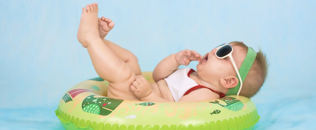 Header - Baby Zwemband Zonnebril - Unsplash