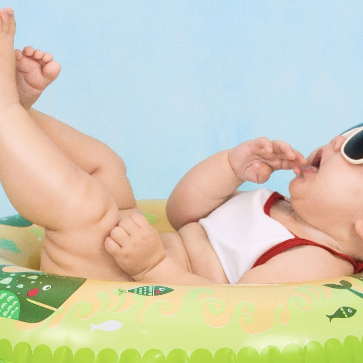 Header - Baby Zwemband Zonnebril - Unsplash