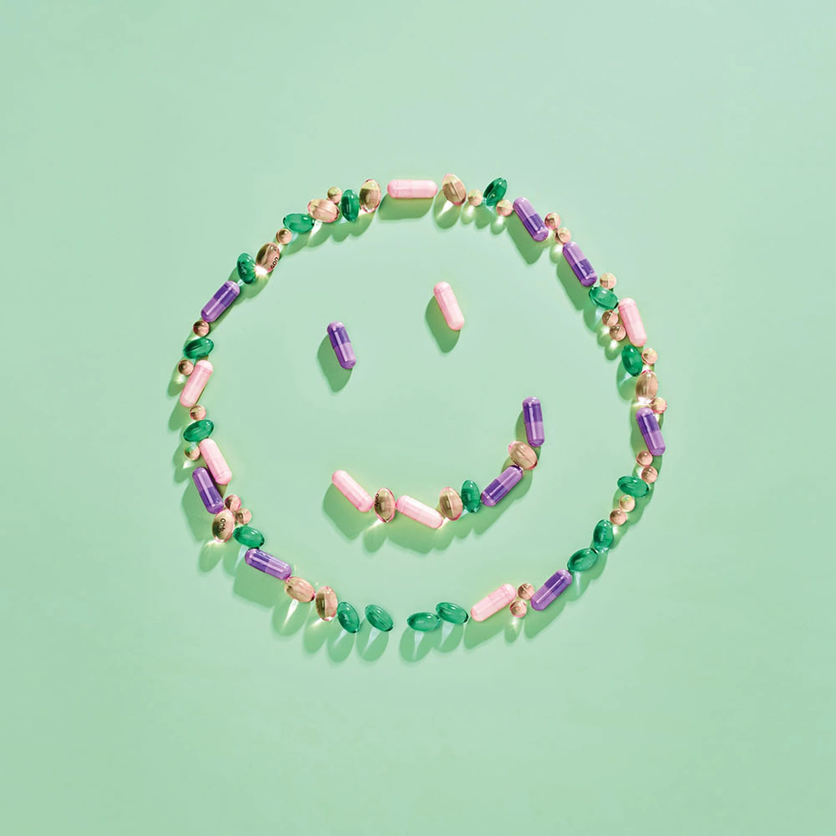 2025- 01 - B&M Carriere en geld- fotografie Tom ten Seldam - Styling Cheri van Rijn - Smiley- groen - pillen -Header