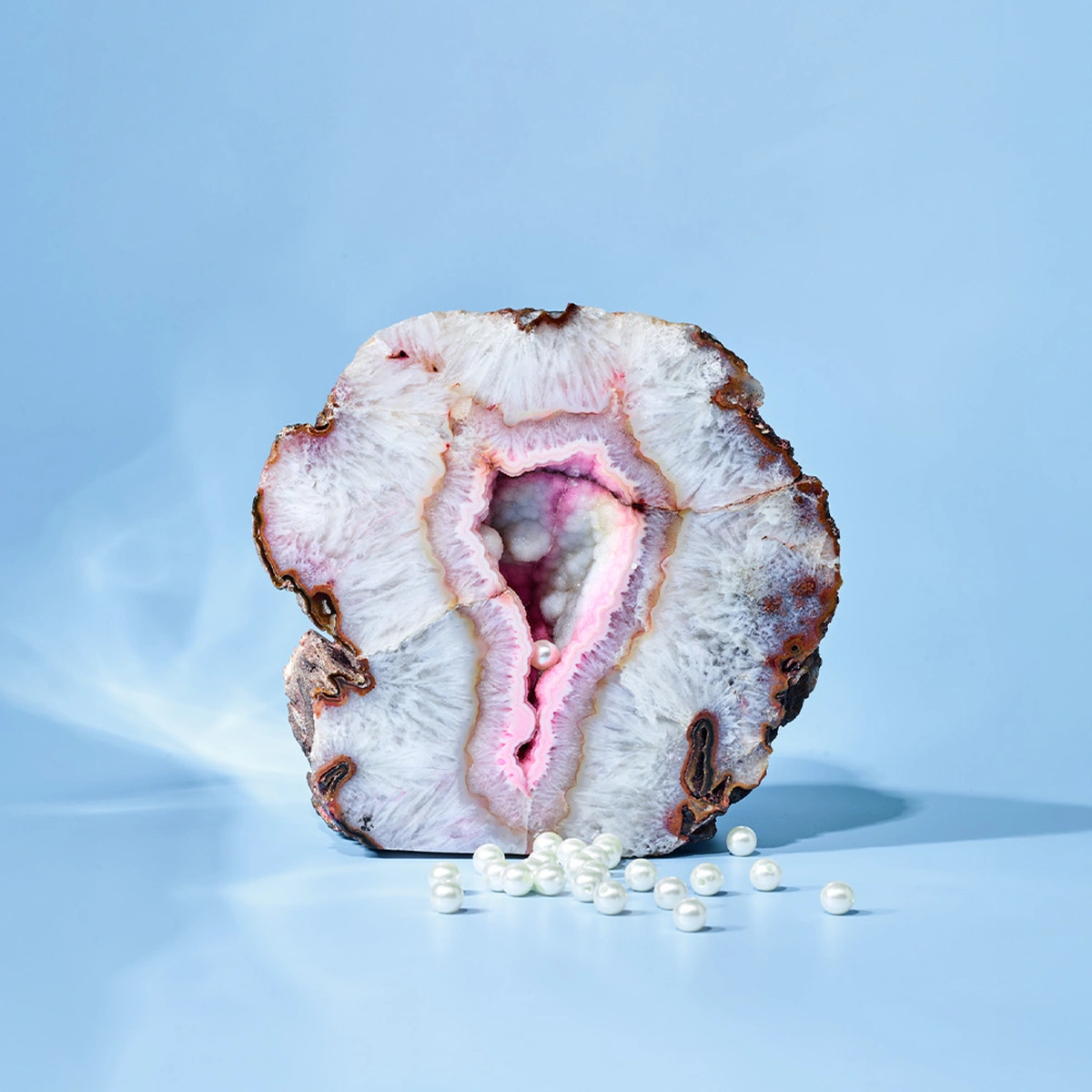 WB10-Stills-B&M verhaal 5 seks-steen–vulva-parels-Header-4