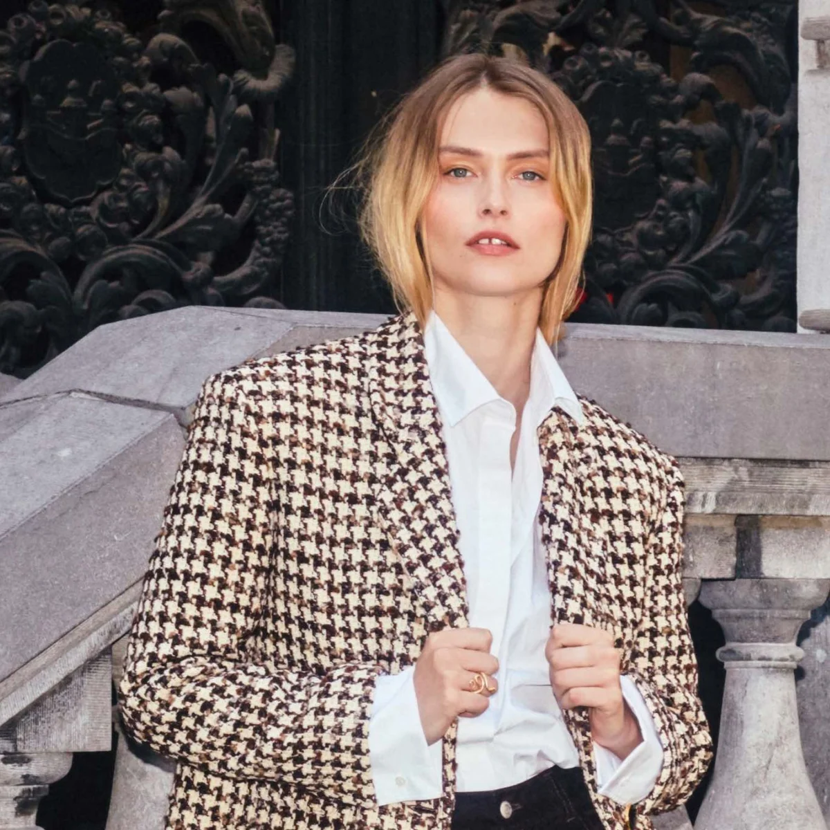 Vliegt de winkels uit: déze jas met strikceintuur van H&M is perfect ...