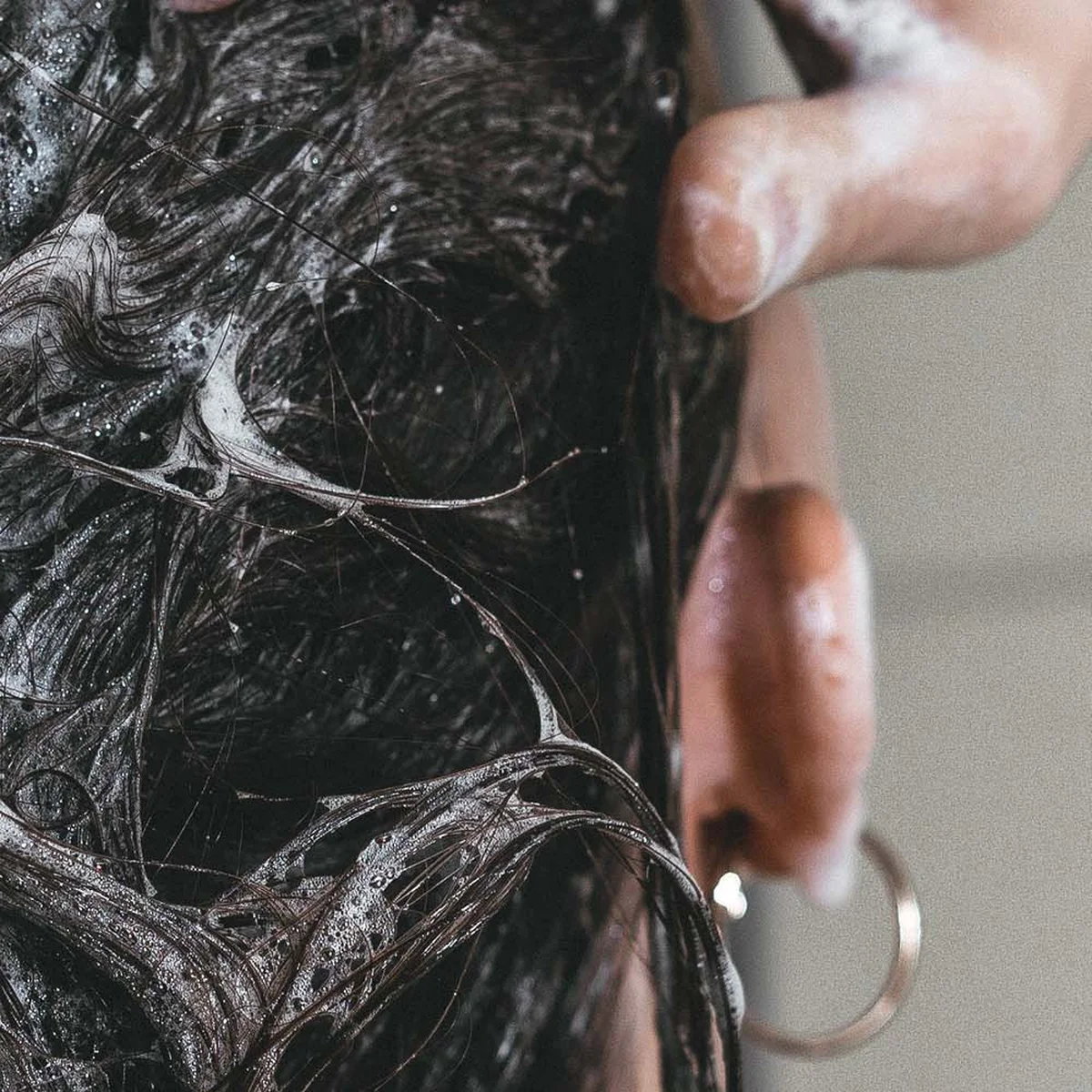 header - shampoo - haren wassen - douche - unsplash