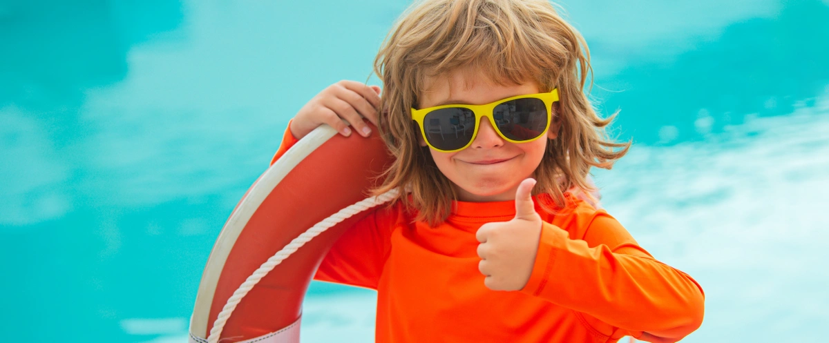 Kind - zwemkleding - zwemmen - kinderen - veiligheid - vakantie - Shutterstock
