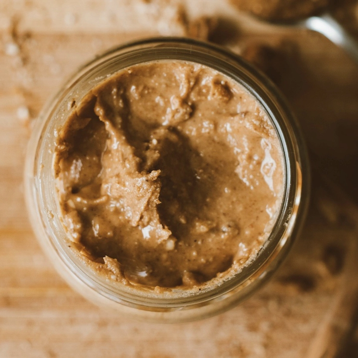 Header - pindakaas - pot - boterham - smeren - beleg - brood - Pexels