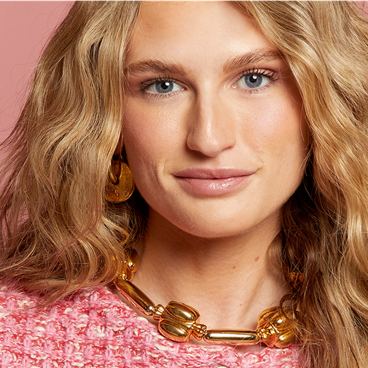 06 - portrettenserie Tessa - FOTOGRAFIE Liz van Camperhout STYLING Nada Farzanyar - Header.png4