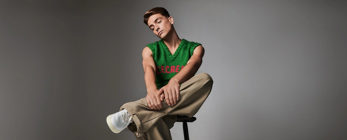 2023 - 10 - Header - Groot interview - Robbert Rodenburg -Interview Ismay Gijsen - Fotografie Kwadwo Amfo - Styling Valerie Ntantu - Haar en make-up Marc Sew Atjon