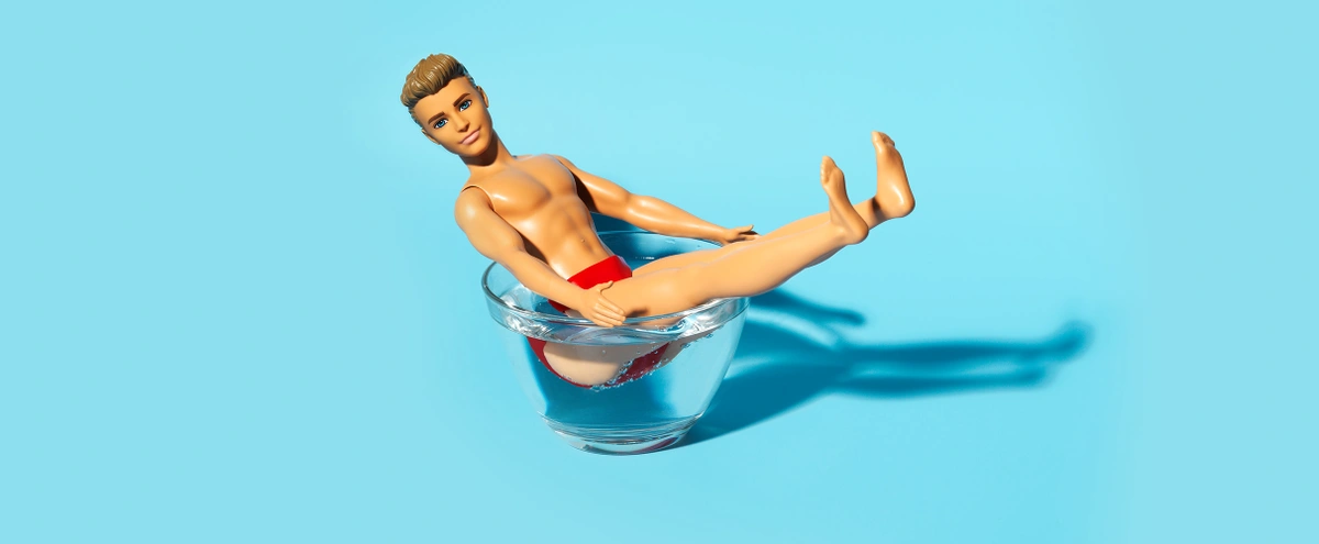 header - barbie - ken - liggen - water - frank brandwijk