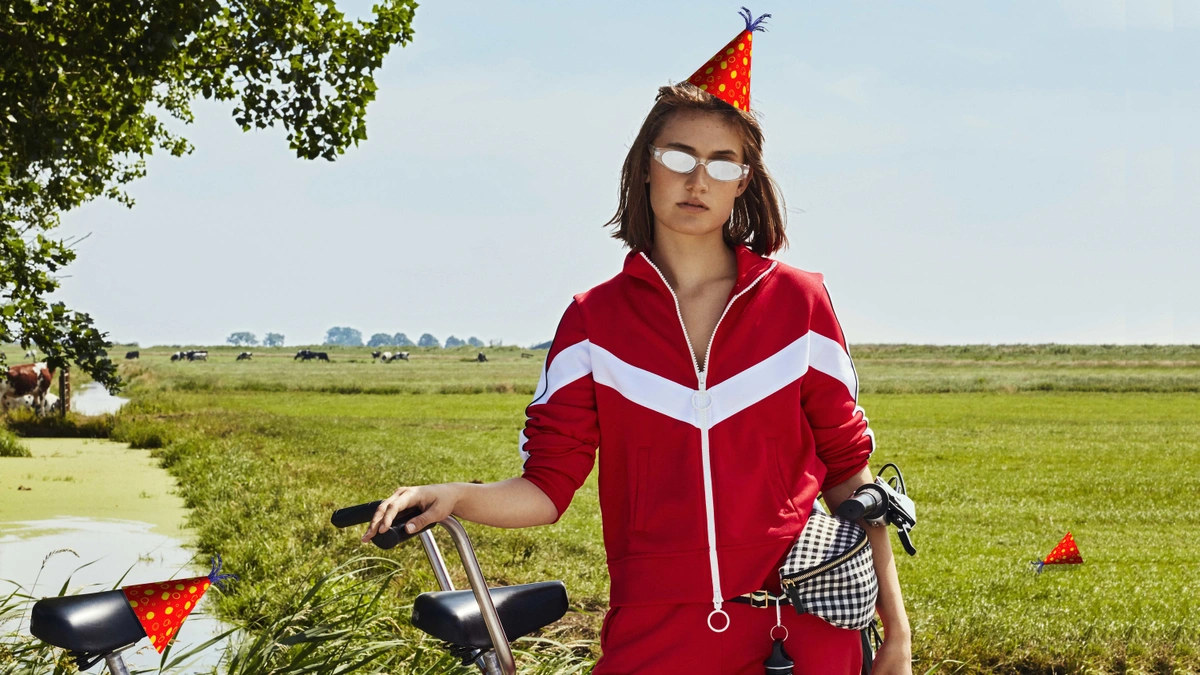 Jarig, zonnebril, fiets - fotografie Valentina Vos