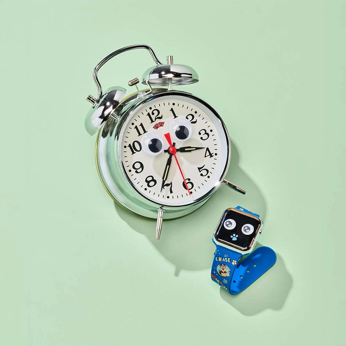 Editie 09 BS - Stills - B&M verhaal 6 Vervelen - Klok - Horloge - Sticker oogjes - Fotografie Tom ten Seldam - Styling Cheri van Rijn - Header