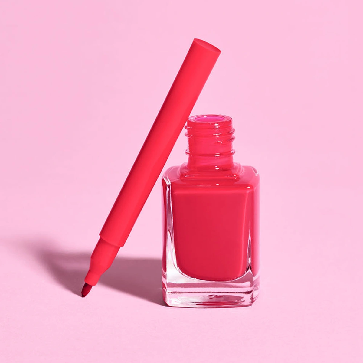 Editie 07 - Stills - B&M verhaal 4 Mama - Roze - Stiftje - Nagellak - Tom ten Seldam - Styling Cheri van Rijn - Header