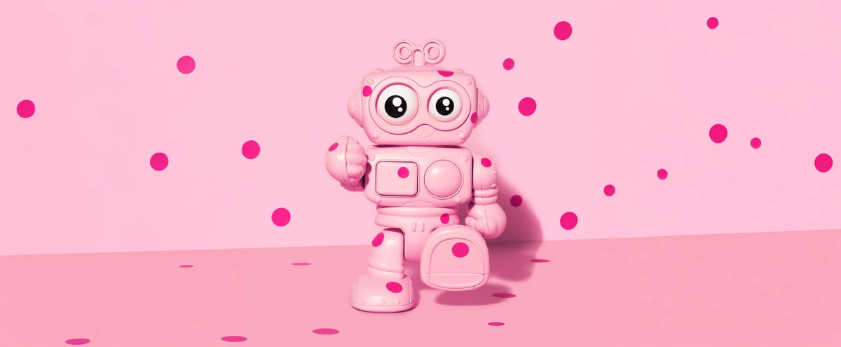 2026 - 2 - Still - Coverstory - Robot - Roze - Speelgoed - Stipjes - Fotografie Frank Brandwijk - Header