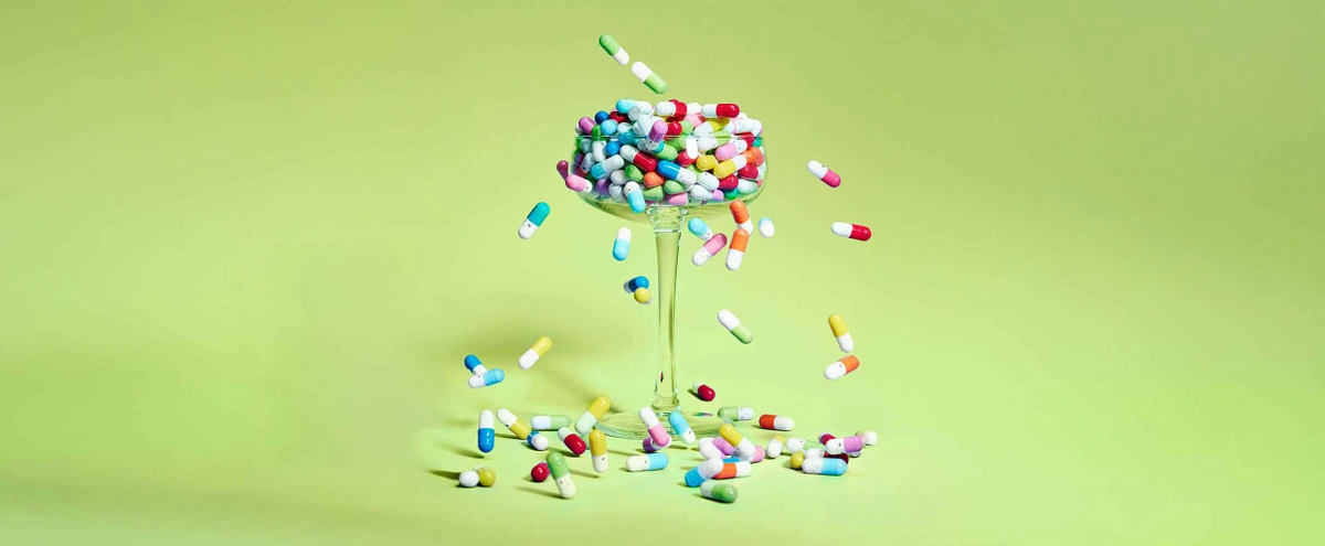 Editie 05 FS - Stills - B&M factcheck gezondheidshypes - Groen - Glas - Pilletjes - fotografie Tom ten Seldam - Styling Cheri van Rijn - Header