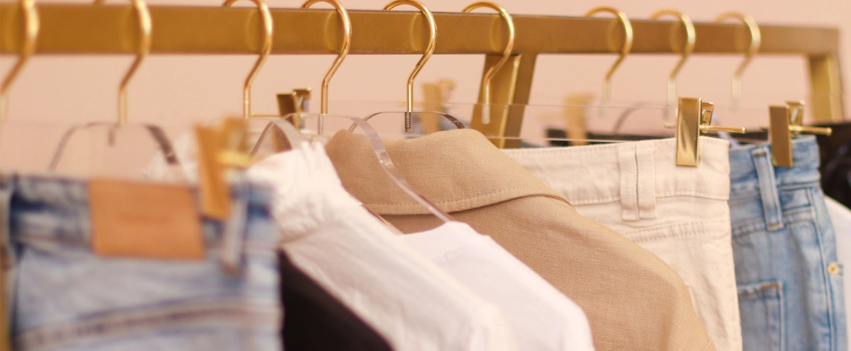 investeren - kleren - kledinghangers - kledingrek - capsule wardrobe - kledingkast - fashion - Lieke Vriens