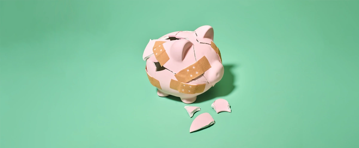 2023 - 05 - Header -  Stills - Spaarpot varken geld - CARRIERE EN GELD - Fotografie Tom ten Seldam - Styling Valérie Ntantu