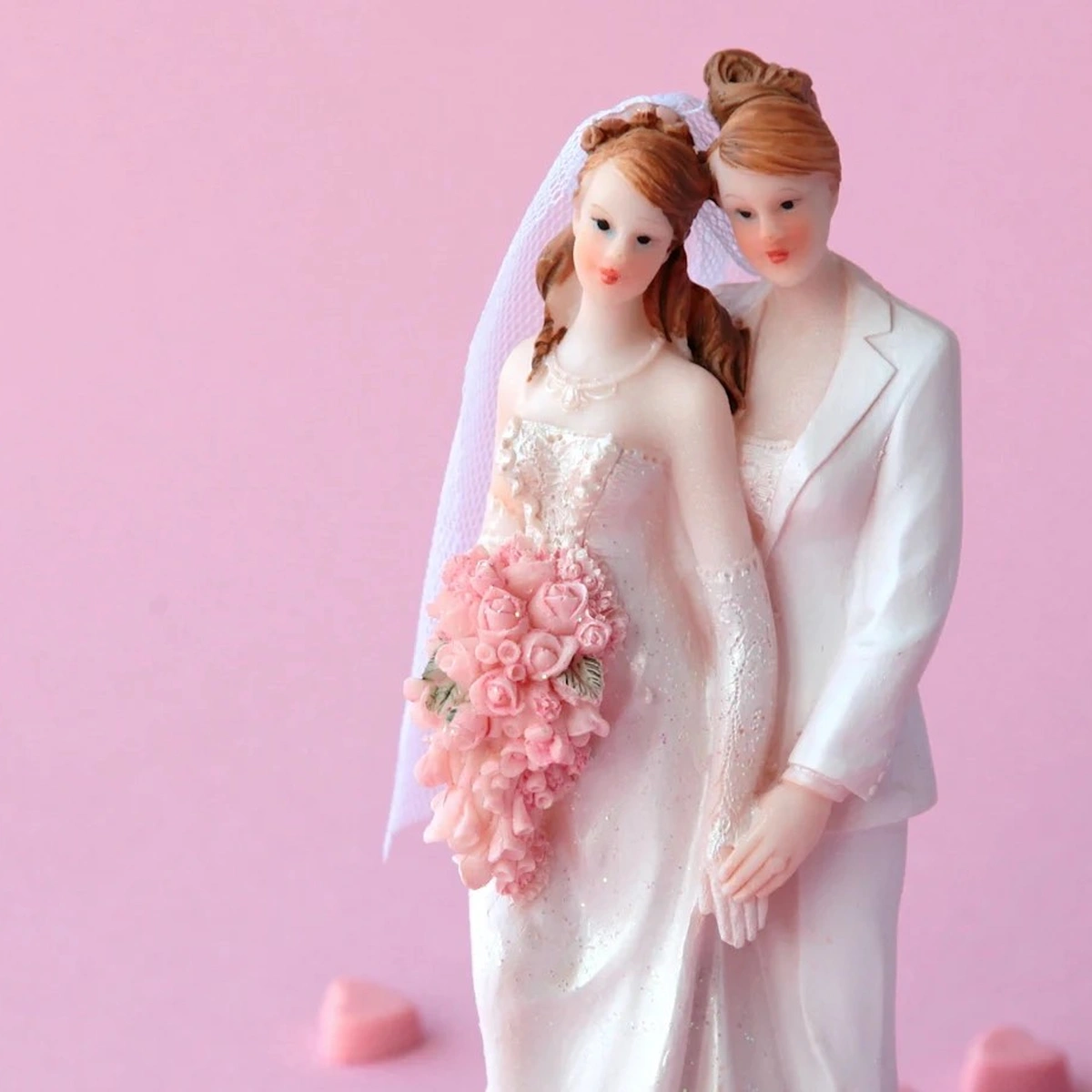 Header - bruiloft - trouwen - bruid - bruidegom - queer  - stel - vrouwen - vrouwenliefde - Shutterstock