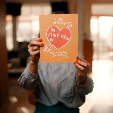 Video coverbillede af Forfatterinterview: Line Jensen om 'Min fine ven'