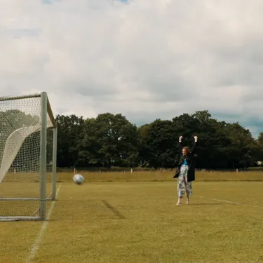 Video coverbillede af Bogtrailer: 'Ti vilde heste' af Stine Pilgaard