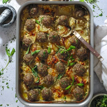 Billede af Kartoffelfad med porre og kødboller