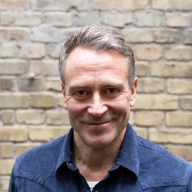 Billede af Q&A med Daniel Dencik: "Jeg læste et sted, at vi taler mere om penge i dag, end hvad mennesker nogensinde har gjort før"