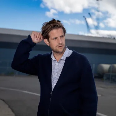 Billede af "Jeg har kombineret mine erfaringer fra familielivet med min viden om spionernes mørke verden"