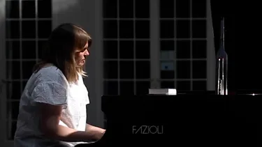 Musikvideo: 'Fortabt er jeg stadig'