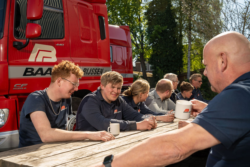 Werken en leren bij Baan Rijssen Transporten — jonge medewerkers tijdens de werkdag