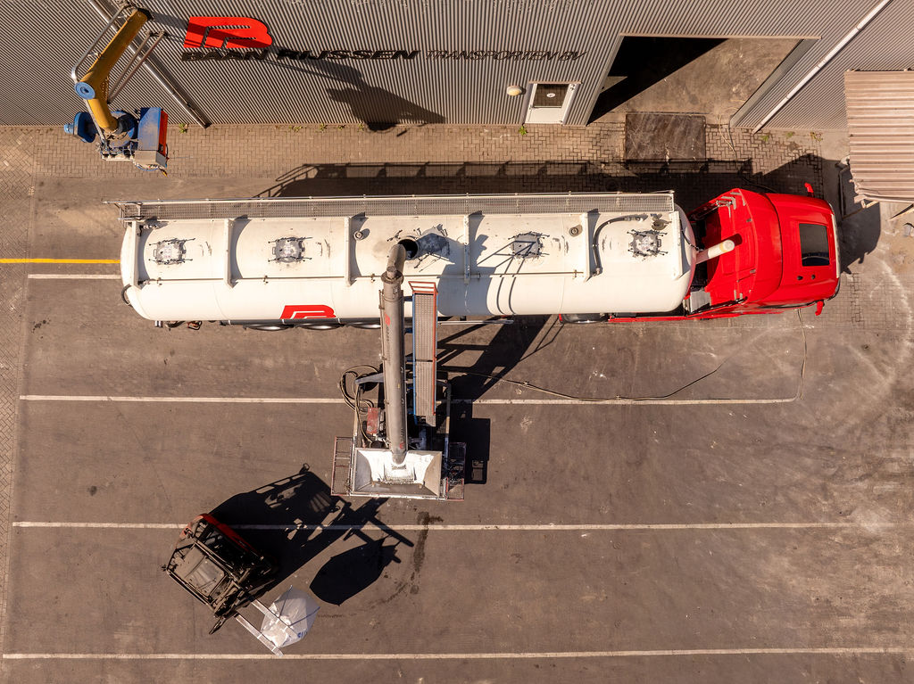 Top-down view of pneumatic loading into a BAAN silo tanker at the Baan Rijssen Transporten depot