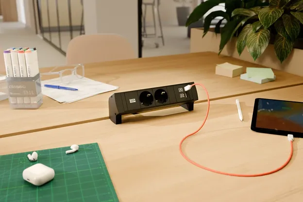 Bachmann modulaire stekkerdoos voor bureaus, overlegtafels en thuiswerkplekken.