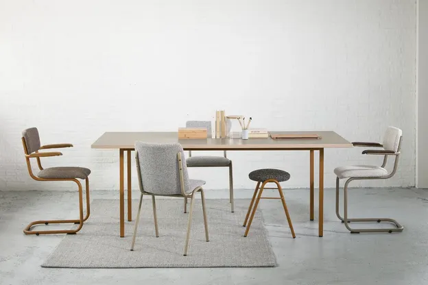 Ergonomische stoelen en tafel van Nederlands fabrikant De Valk.