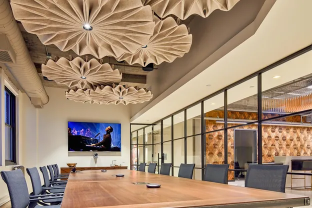 BuzziSpace projectoplossing met akoestische design lampen BuzziPleat.