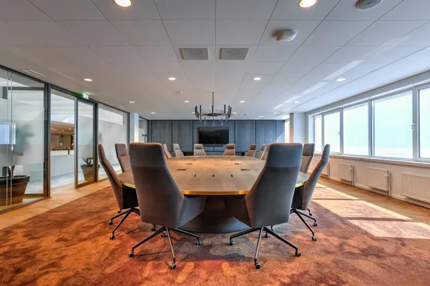 Arco designmeubelen voor een luxe boardroom kamer