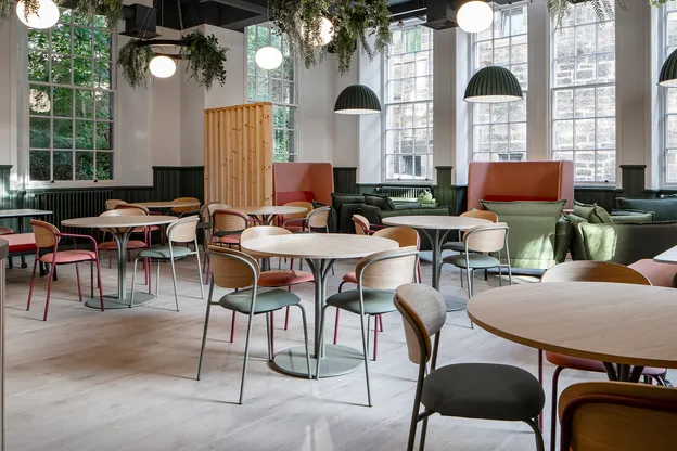 Casala hospitality meubelen voor restaurants, hotels, bedrijfskantines en ontmoetingsruimtes