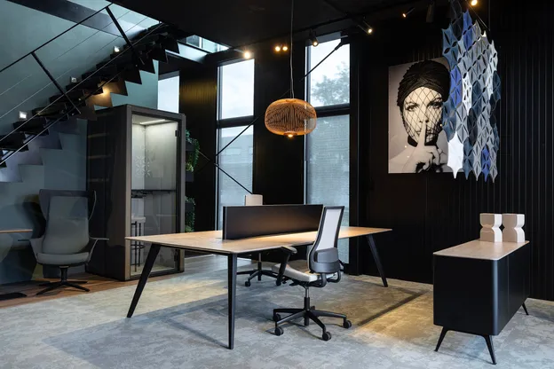 Meinema showroom in Oostzaan met een uitgebreid assortiment kantoor en projectmeubelen.