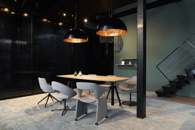 Meinema showroom kantoorinrichting met uitgebreid assortiment project meubelen.