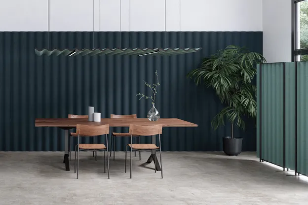 Abstracta akoestische producten voor kantoor en projectinrichting, van akoestische wandbekleding tot akoestische verlichting.