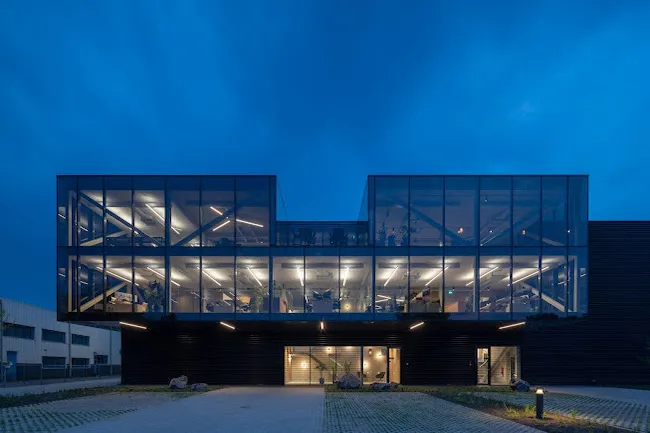De Vorm Showroom met meubilair voor duurzame projectinrichting