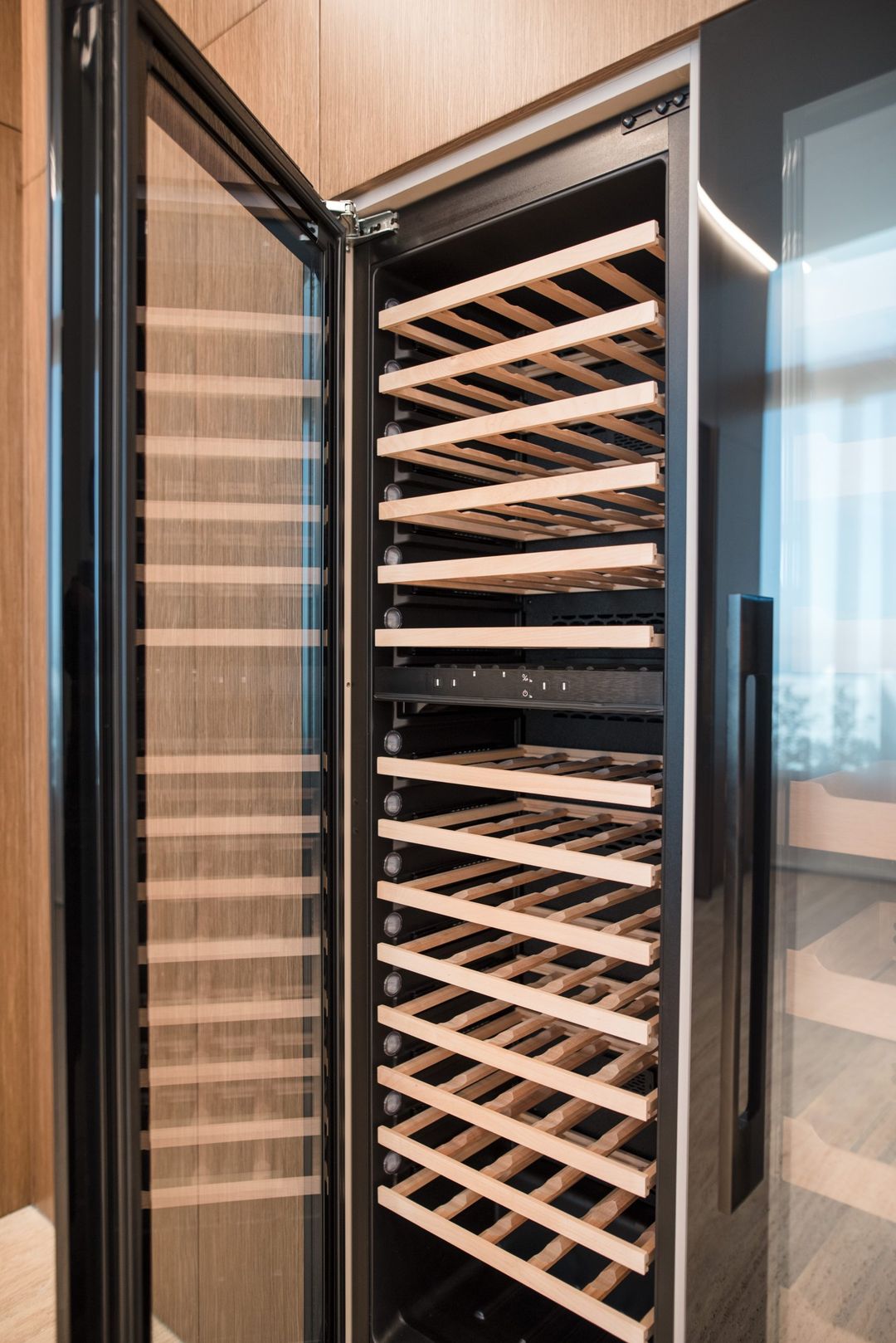 PROHAUS Wine Cooler Built-In Black