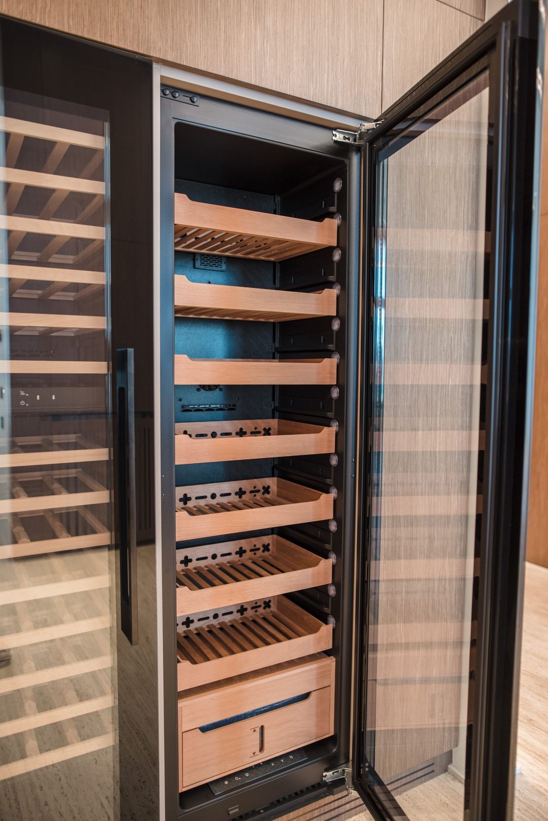 PROHAUS Built-in Cigar Humidor