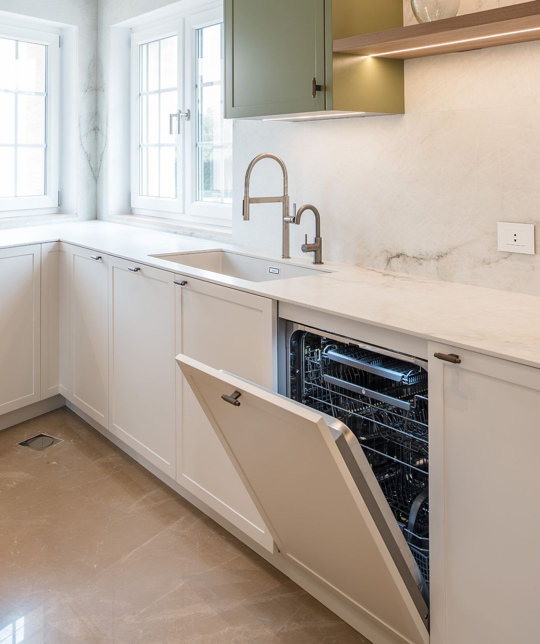 ASKO Autodose dishwasher in a classic lacquered kitchen, Mechref